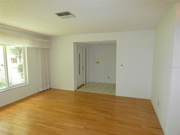 5th image of 3231 Ayr Dr