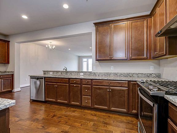 4th image of 435 Roebling Ct