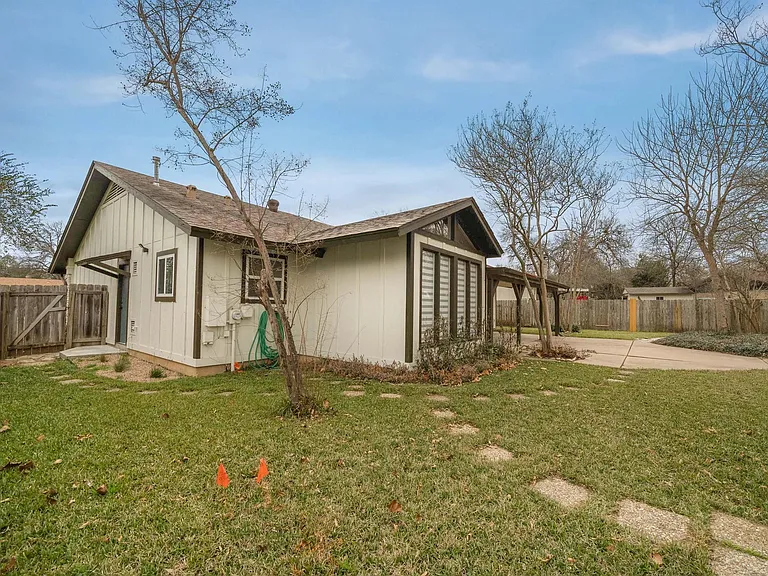 2515 Berkett Dr — Photo 51