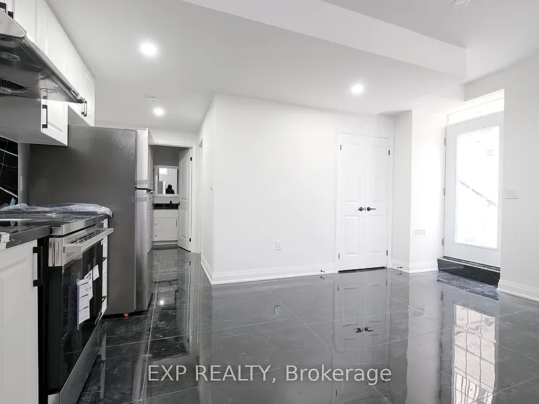 28 Elverton Cres #BASEMENT — Photo 8