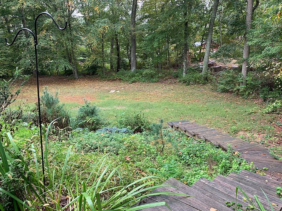 2nd image of 124 Bokum Rd