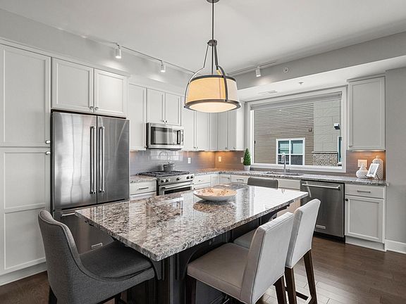 4th image of 3980 Wooddale Ave Unit 302