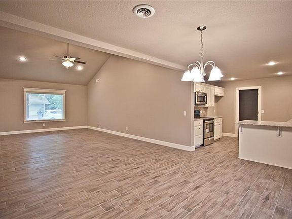 5th image of 2706 W Gum St