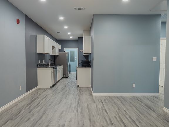 3rd image of 1911 Banita St #202