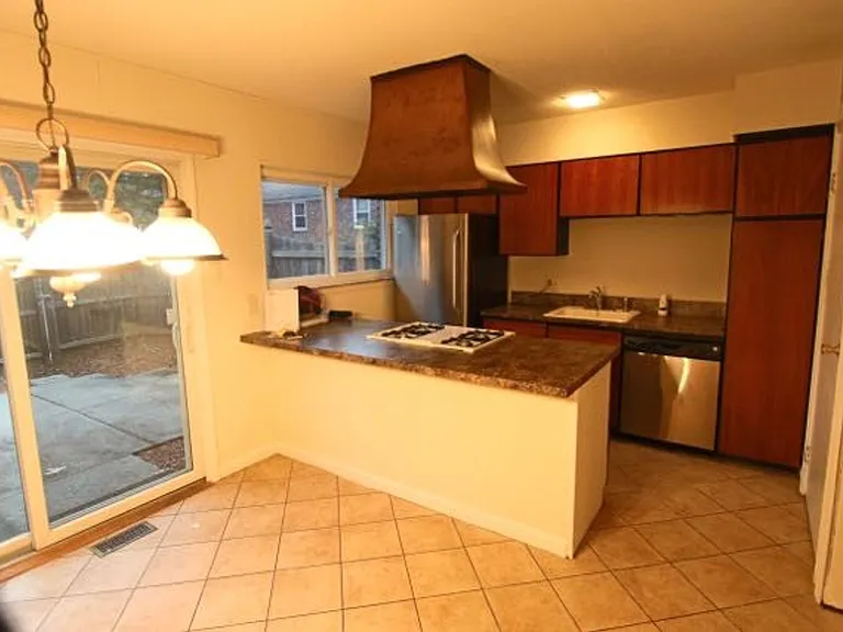 36 Williamsburg Dr — Photo 2