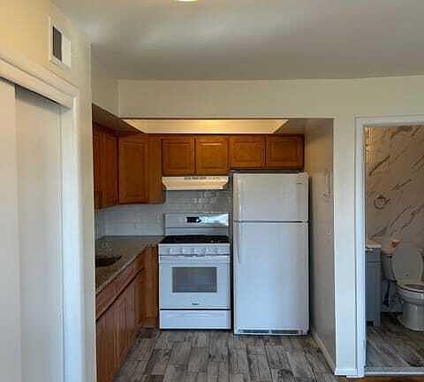 2nd image of 106 Llewellyn Pl APT 7A