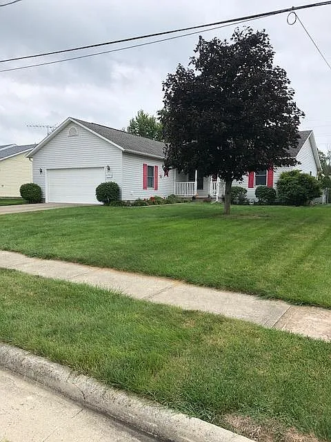 1251 Heritage Ln photo 1