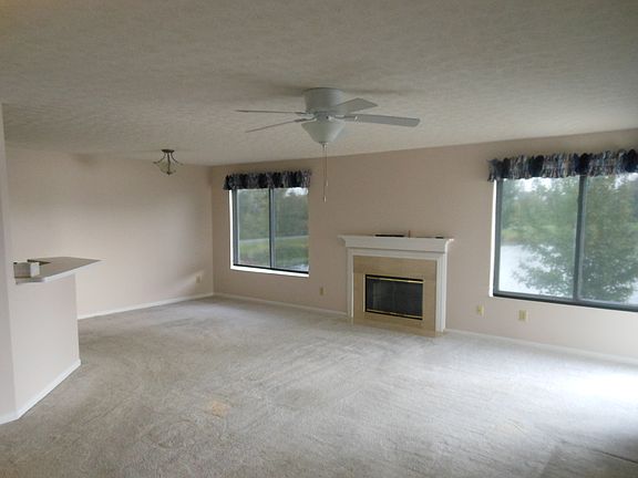 living / dining area