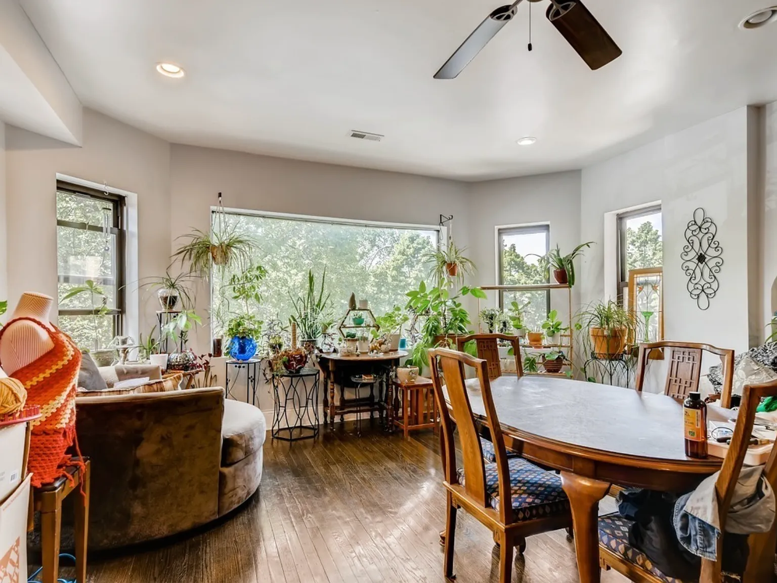 3 bed, 1800 sqft, $2,100 — Photo 1