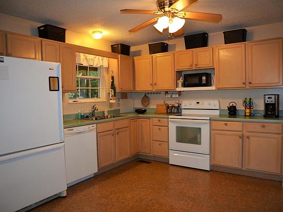 4th image of 3220 Deer Lake Dr
