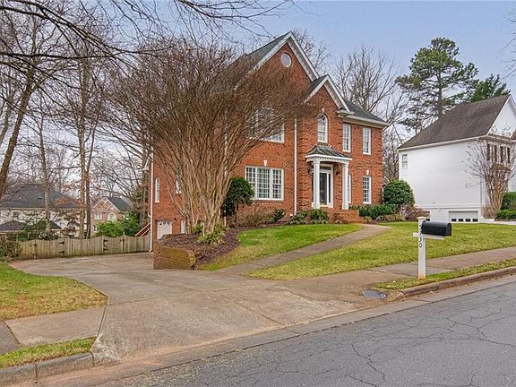 3rd image of 5130 Laurel View Dr