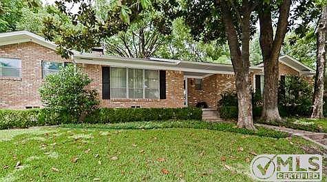 3rd image of 6919 Blackwood Dr