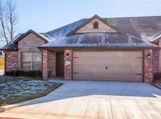 330 Commercial St APT C, Centerton, AR 72719