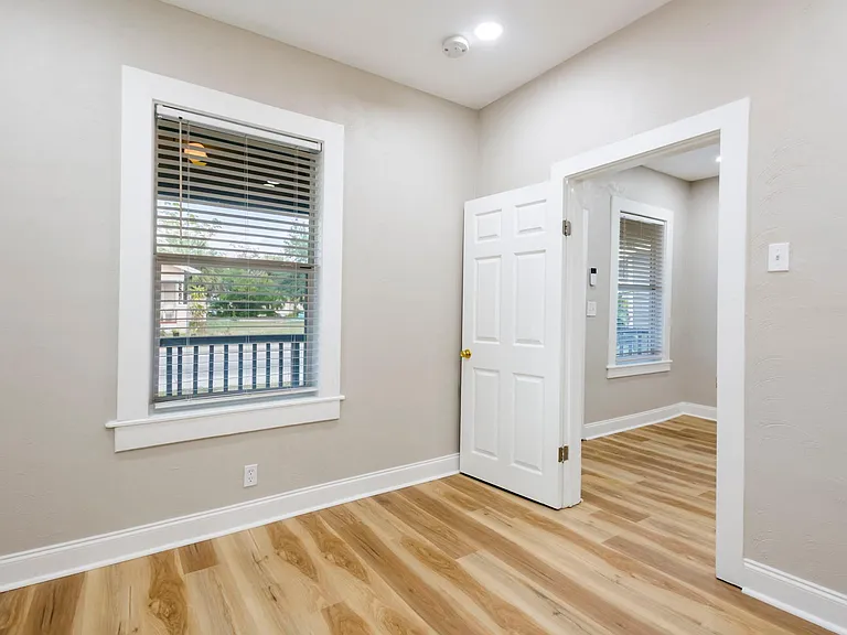 2701 E Columbus Dr — Photo 12