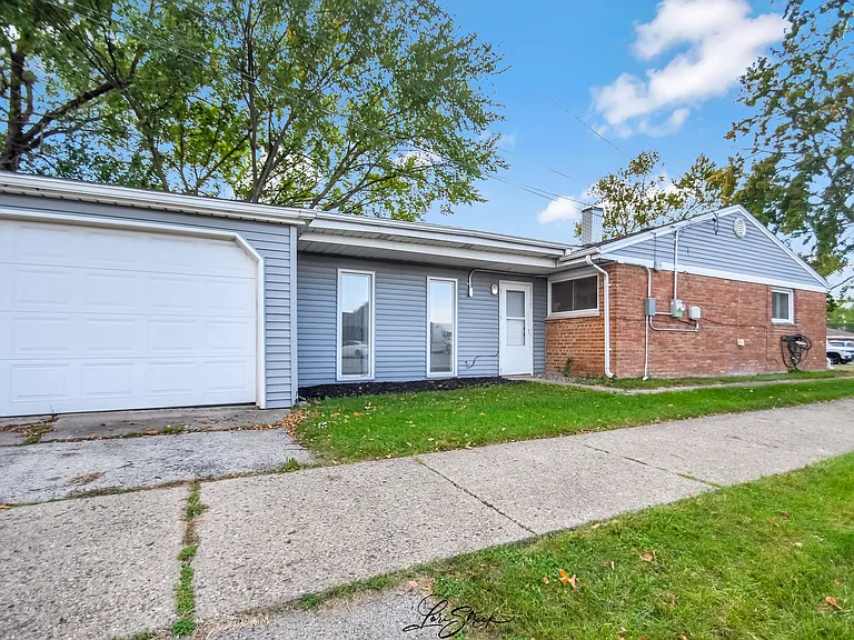 17103 Burnham Ave — Photo 2
