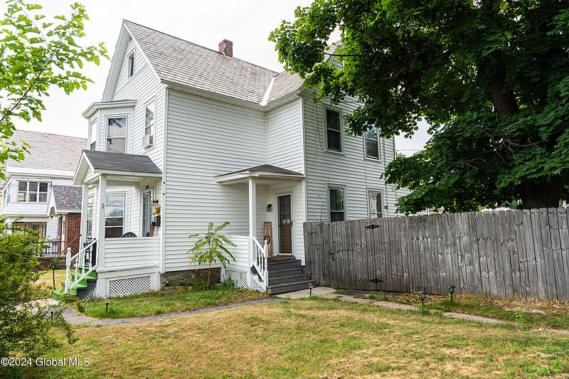 2nd image of 2003 Fairview Avenue