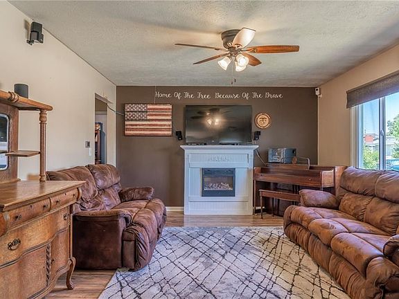 2nd image of 408 Nelson Dr