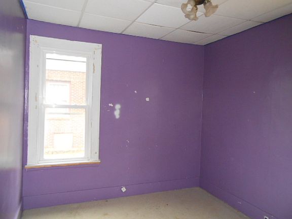 4th image of 217 W Belle Ave