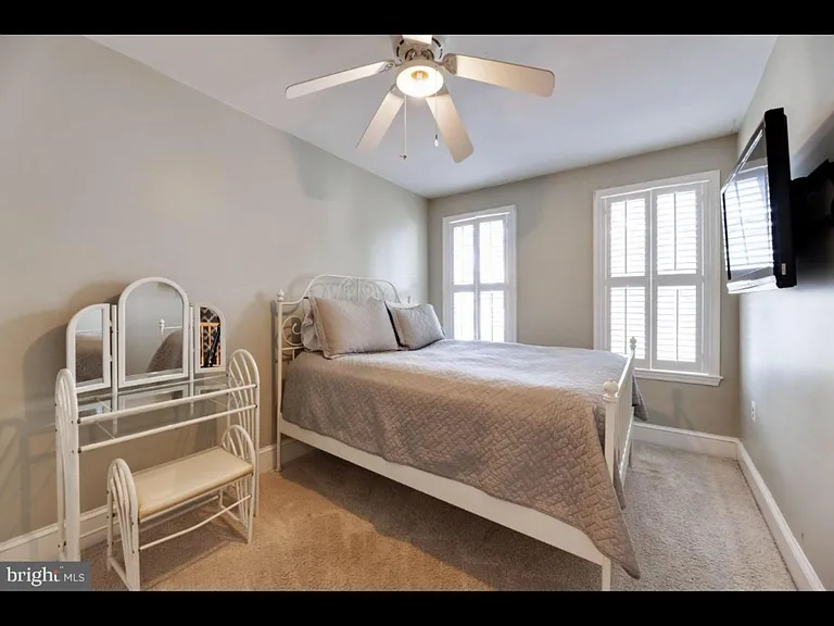 1637 Kramer St NE — Photo 13