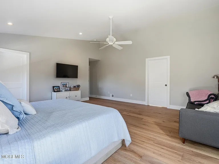 8 Jackson Ct — Photo 40
