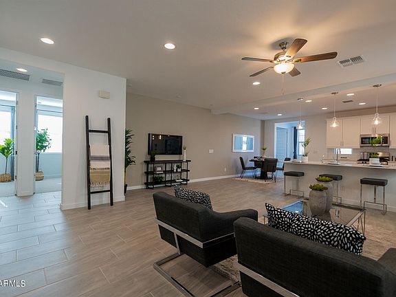 4th image of 102 E Teakwood Dr