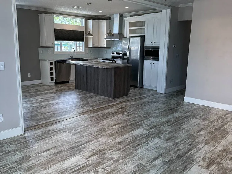 134 Clover Ct — Photo 2