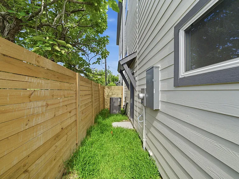 1400 Cedar Post Ln — Photo 32