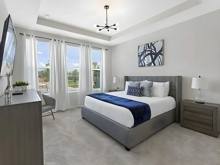 Tropical Palms Cir — Photo 21