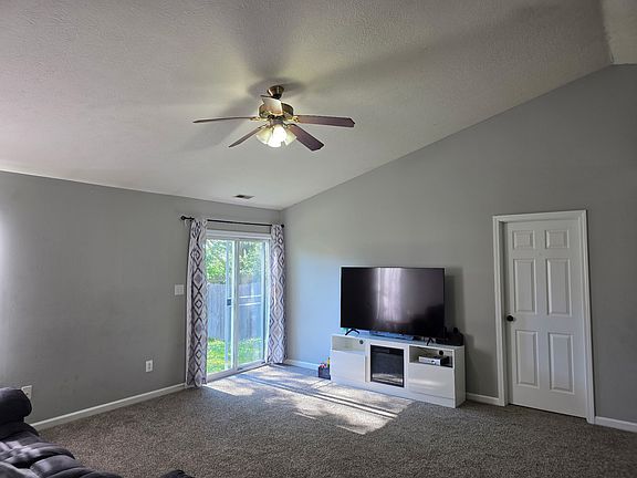 5th image of 1416 Round Lake Rd
