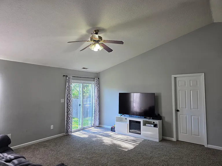 1416 Round Lake Rd — Photo 5