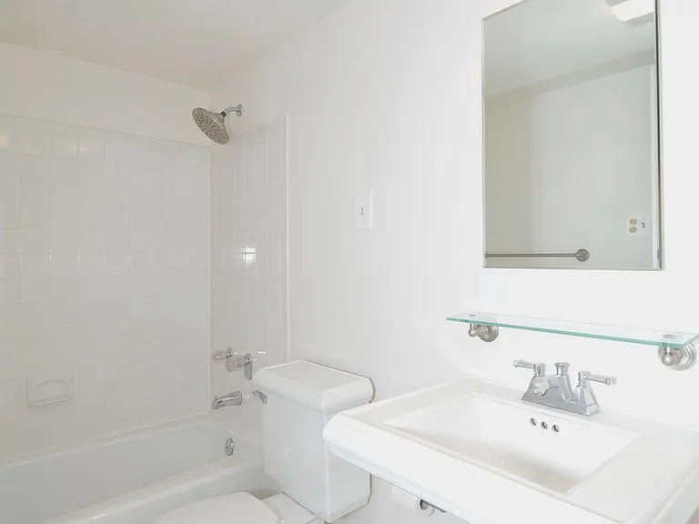 1301 N Courthouse Rd #1512 — Photo 31
