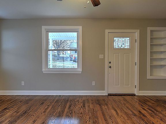 5th image of 153 E Sevier Ave
