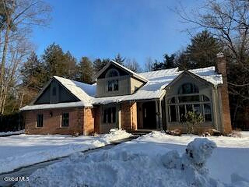 2nd image of 52 Sherwood Trail