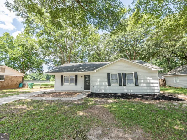 303 Woodland Dr, Byron, GA 31008