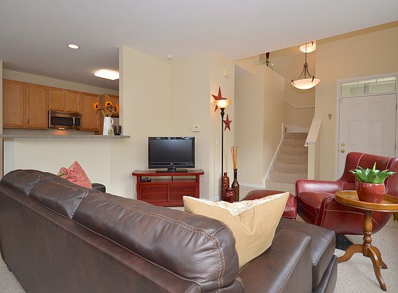 4th image of 328 Bay Tree Cir #328
