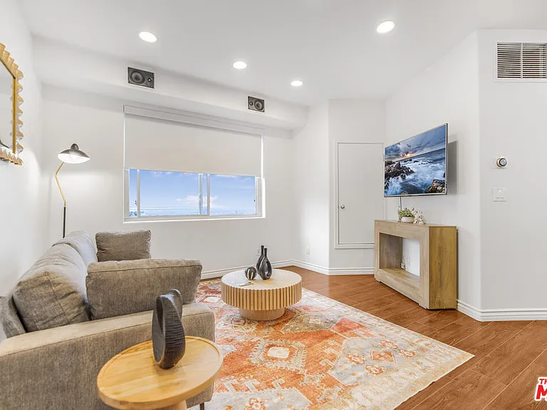8507 Franklin Ave — Photo 20