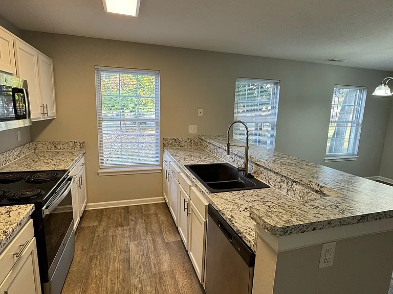 1039 S Rangeline Rd — Photo 6