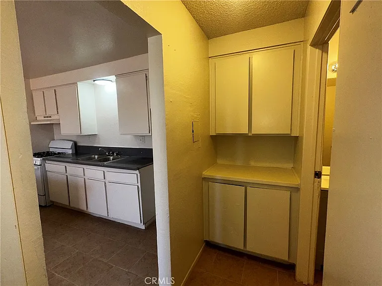 11661-11665 White Ave #4 — Photo 6