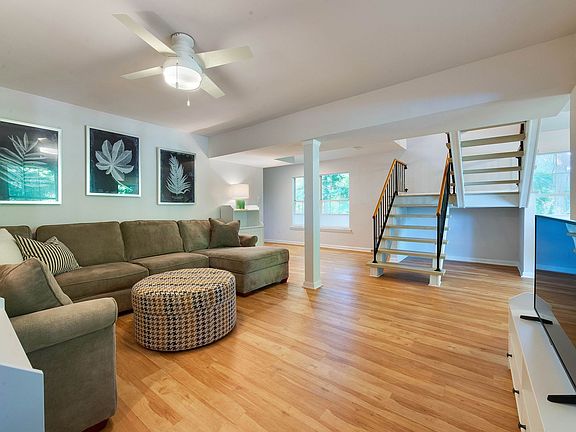 5th image of 9006 Saint Thomas Ln