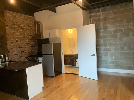 Rented by Smart City Real Estate LLC | media 9