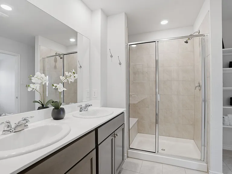 1106 Cowboy Ln — Photo 2