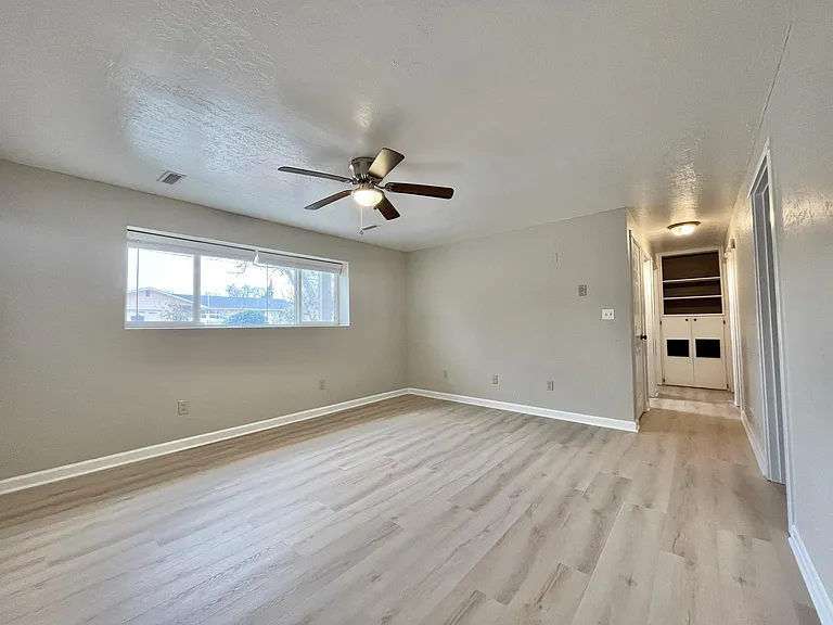 7125 W Poplar St — Photo 2