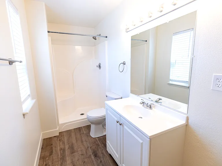 1240 Bunting Ave #1 — Photo 8