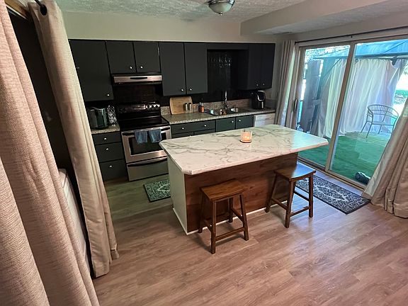 4th image of 726 Lakeview Dr