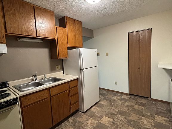 2nd image of 12513 Pineview Dr #302