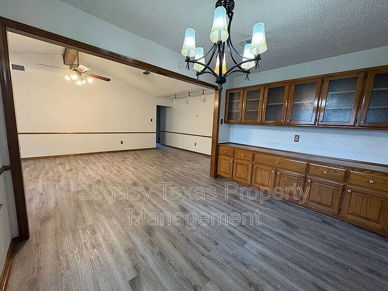 1203 Stonelake Dr — Photo 7