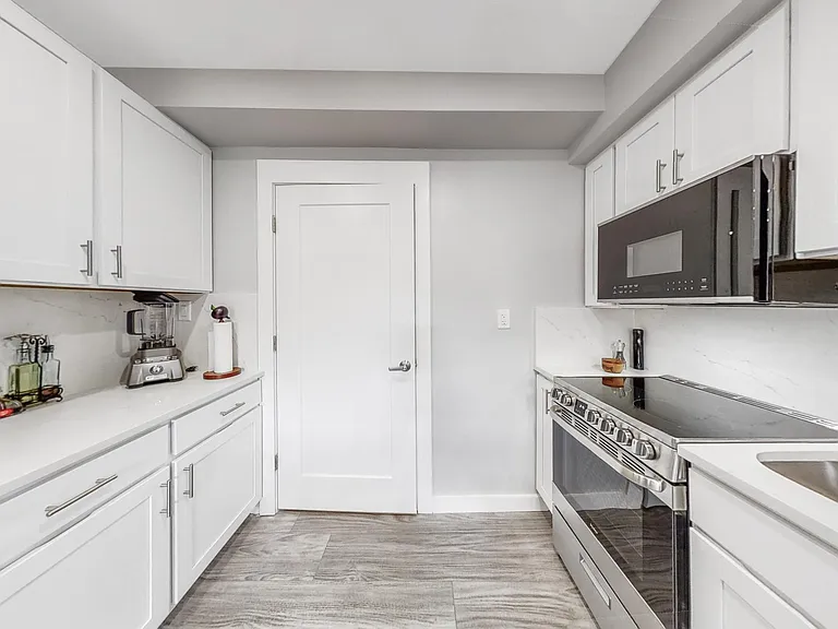 260 Riverside Ave #6 — Photo 9