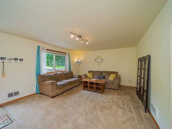 2nd image of 1877 Lake Dr