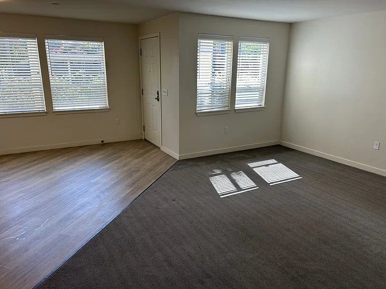 445 Southwest Blvd #8 — Photo 5
