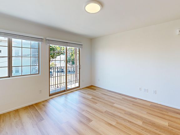 2nd image of 600 Oak St APT 35